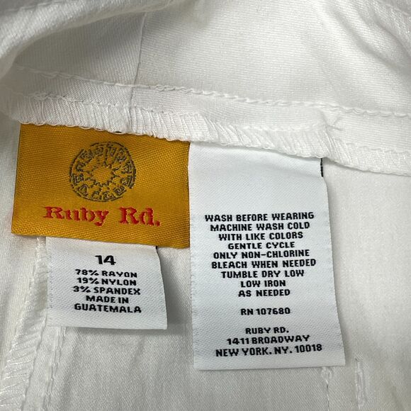 NWT Ruby Rd. Women Pull On Comfort Waistband Bermuda Shorts Size 14 White M258 6 - Picture 10 of 16